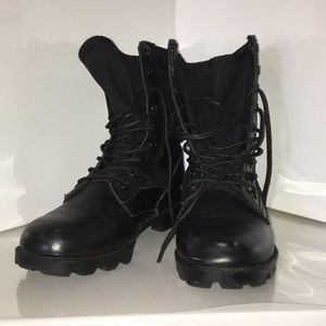 Army combat female boots. Thick sole. Slight wear.